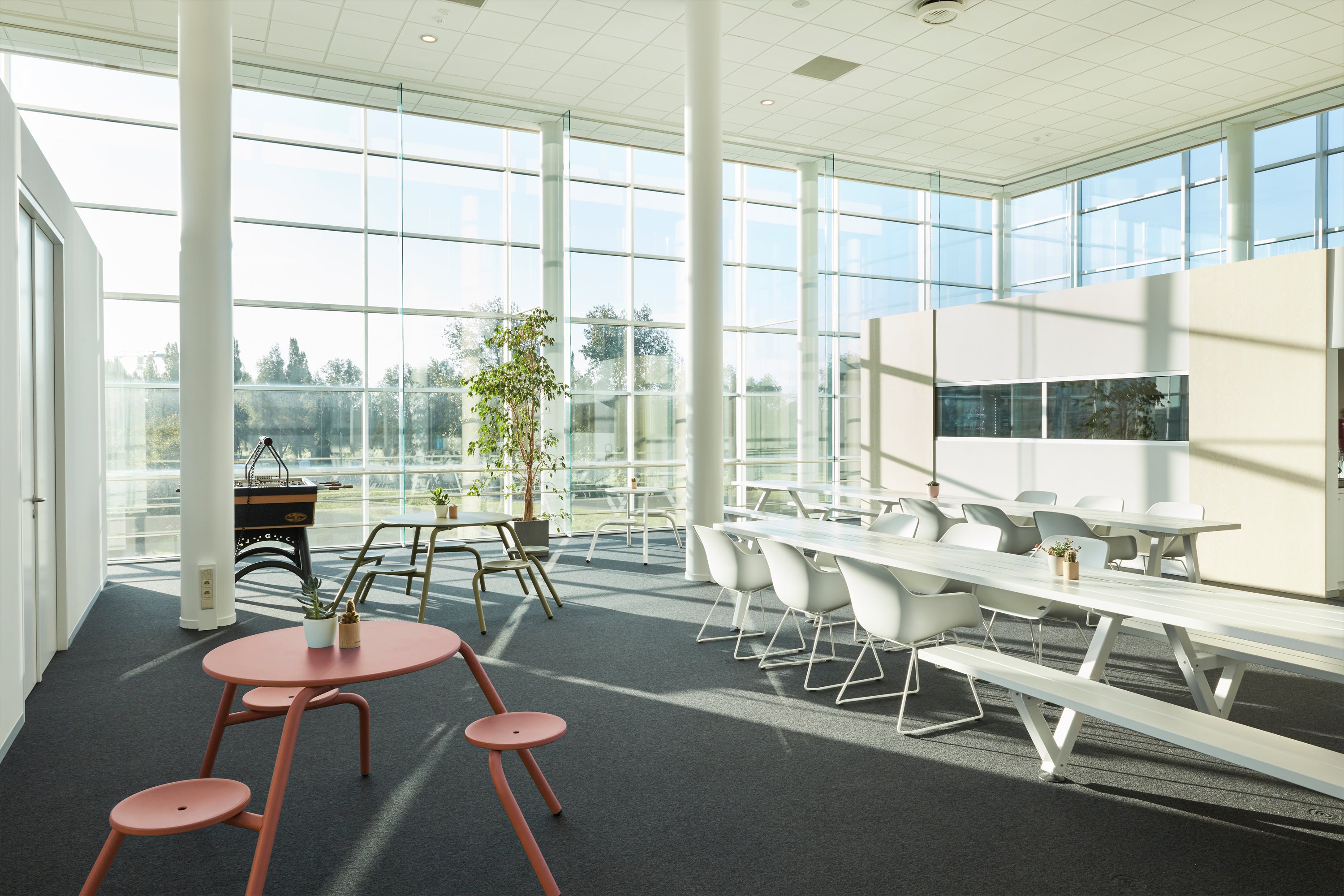 Extremis - Marina Table Collection