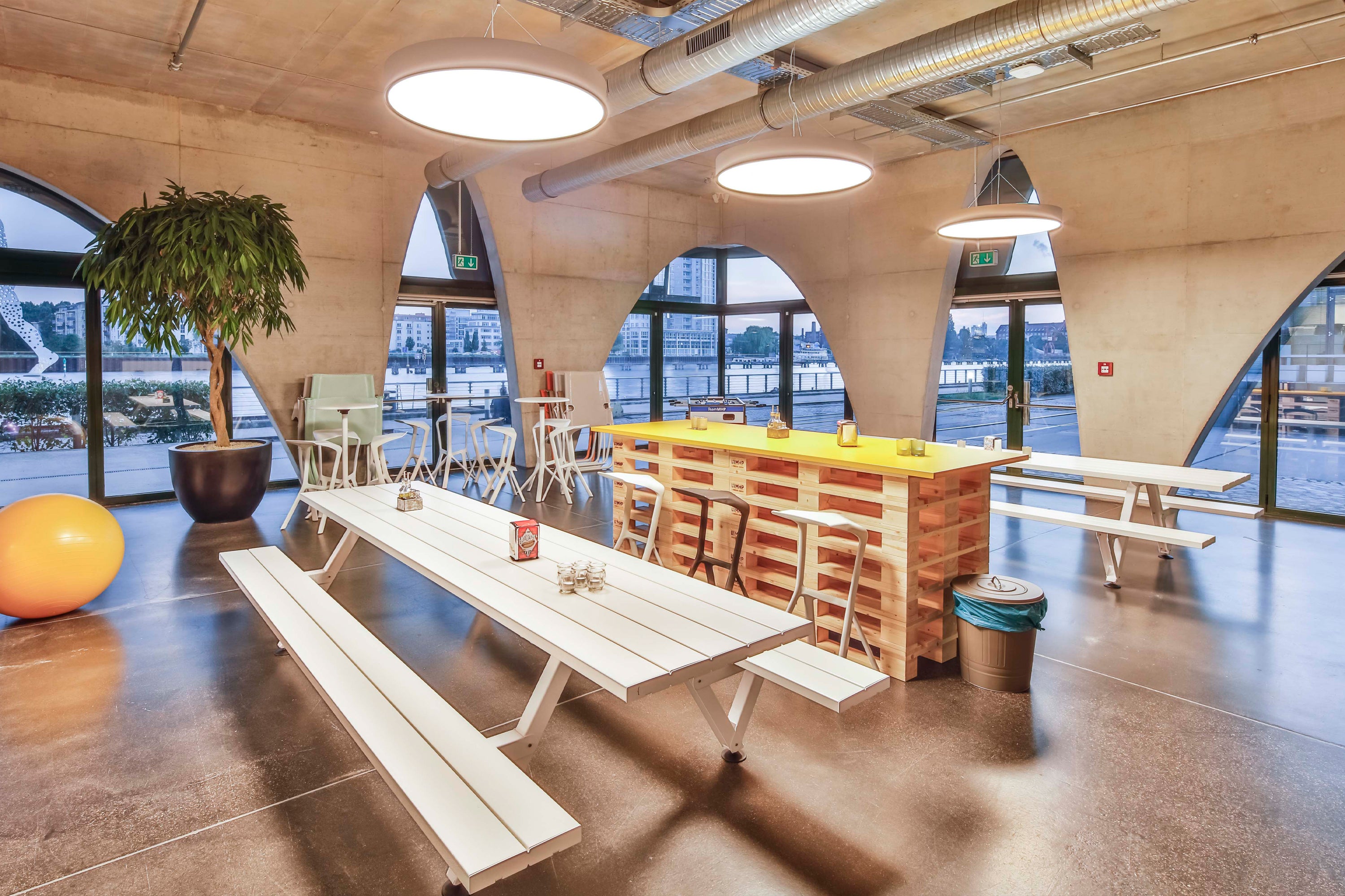 Extremis - Marina Table Collection