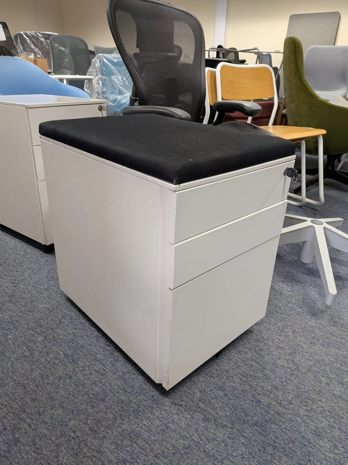 25 X Mobile Under Desk Pedestal Metal White 3 Drawer Storage White