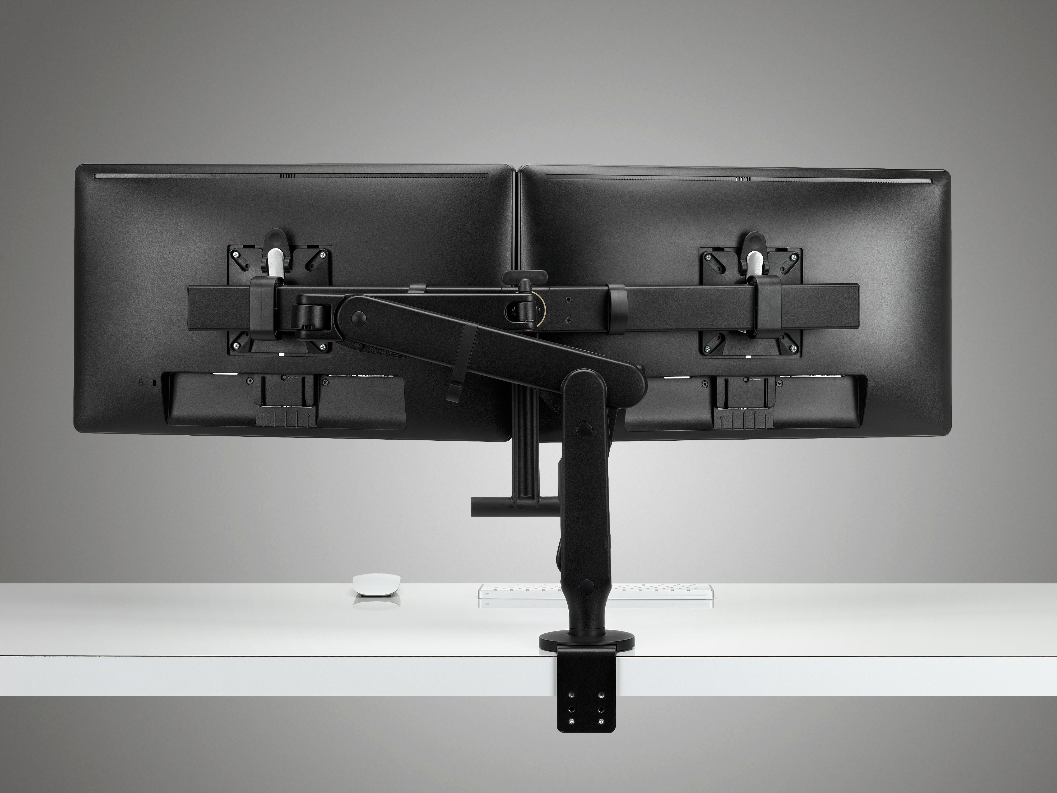 Coleston Brooke Saunders - Ollin Monitor Arm (Dual)
