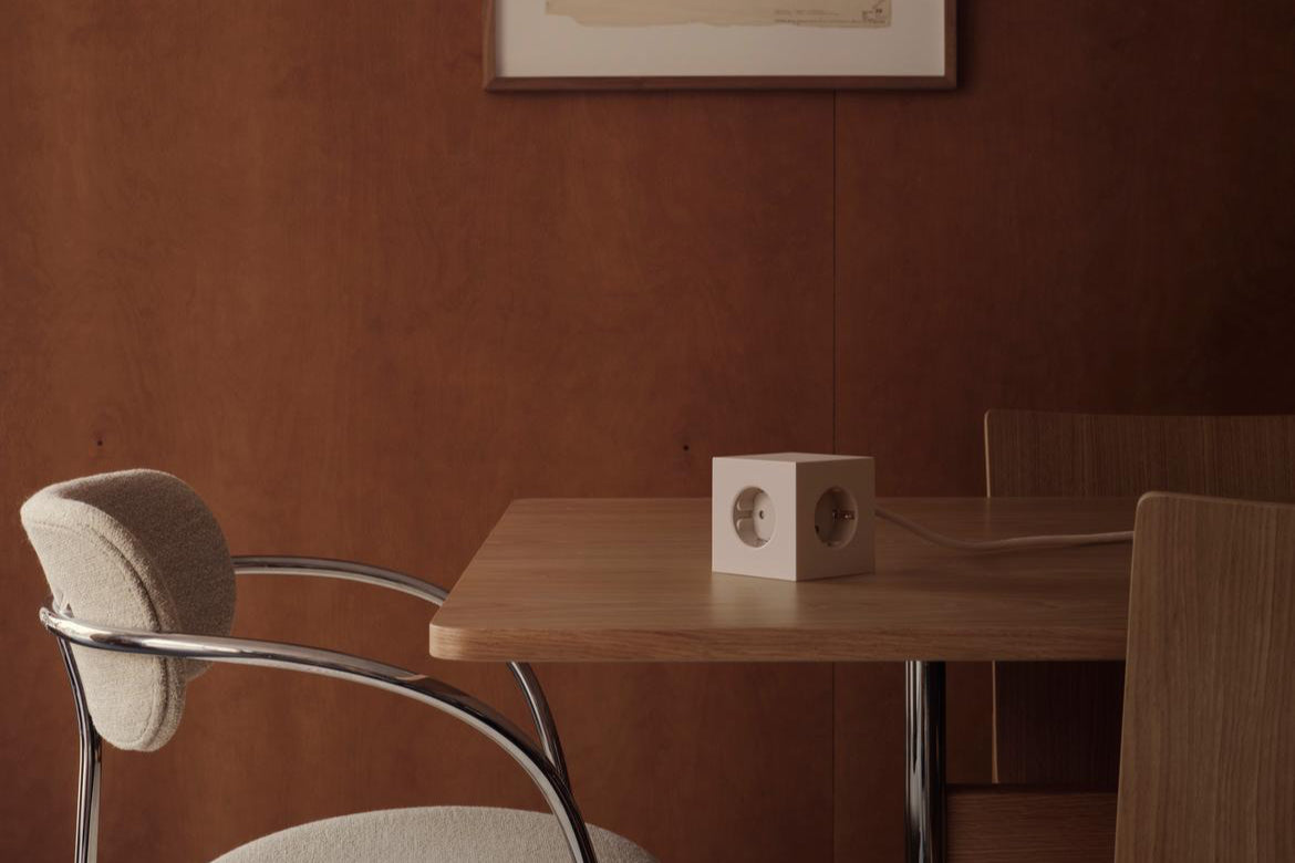 AVOLT - Square 1 (UK) - Oak Green / AC and USB-C