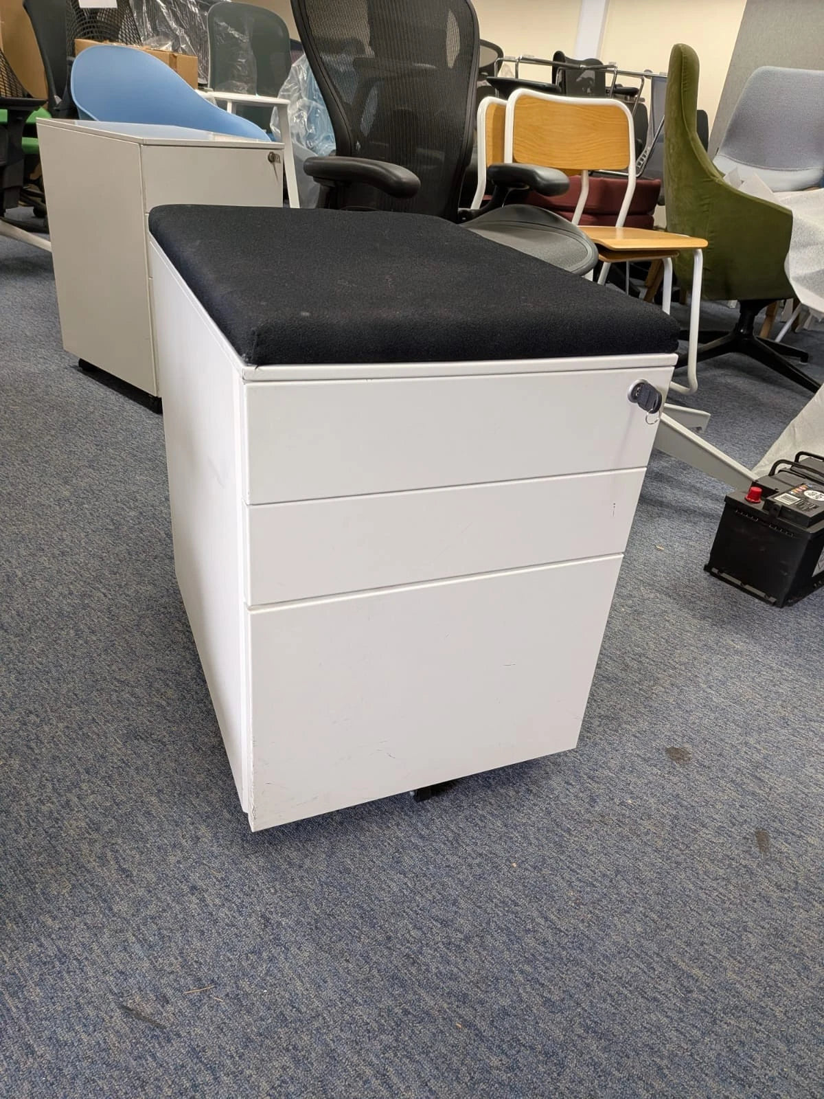 25 X Mobile Under Desk Pedestal Metal White 3 Drawer Storage White